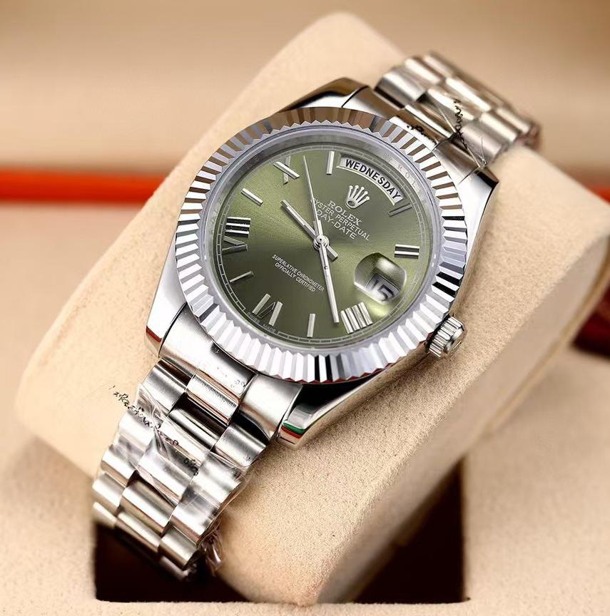 Day-Date 40 Presidential Olive Green Dial — Presidential Fluted Bezel Olive Green Dial (Ref Z073)